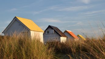 Cahute : définition et usages d’un mot ancien toujours vivant